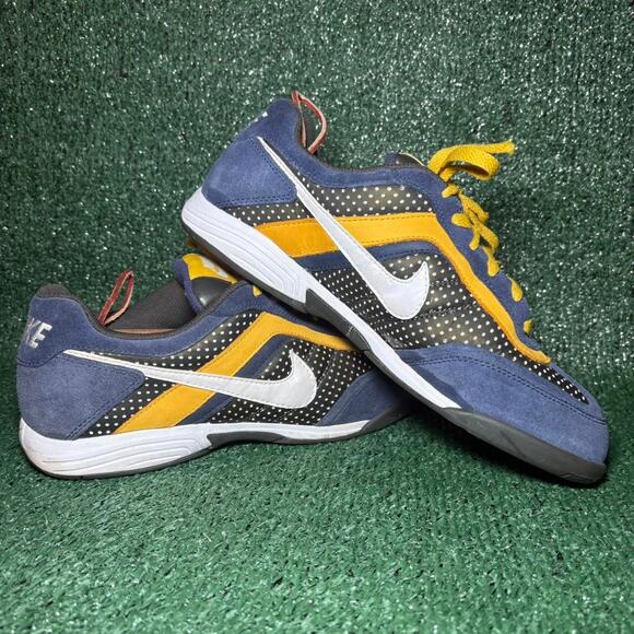 Athletic_Shoes